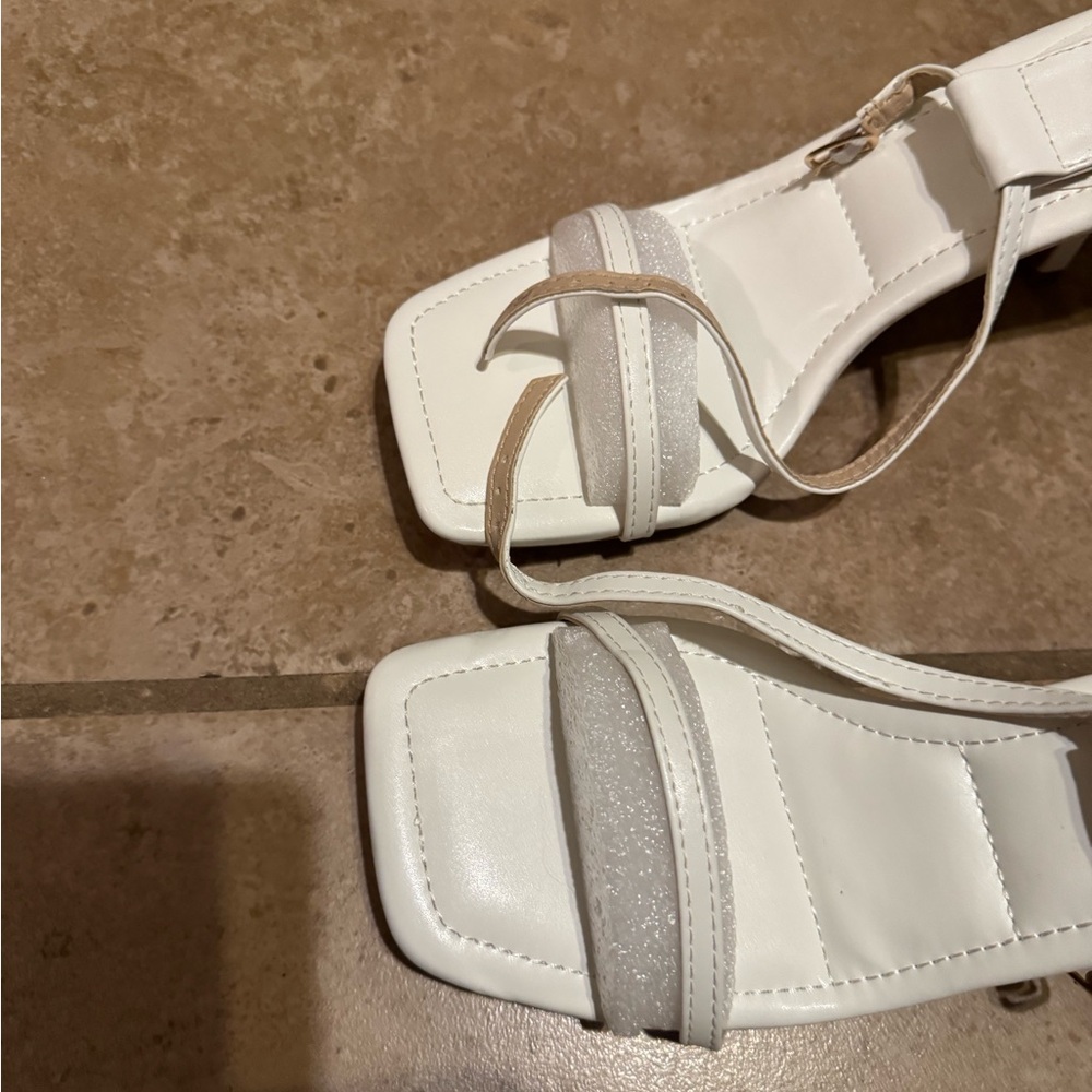 NWOT Miss Lola Elegant White Strappy Heels - Picture 4 of 5